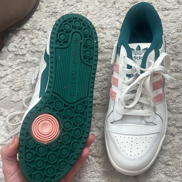 Low forums - Picture 3 of 3